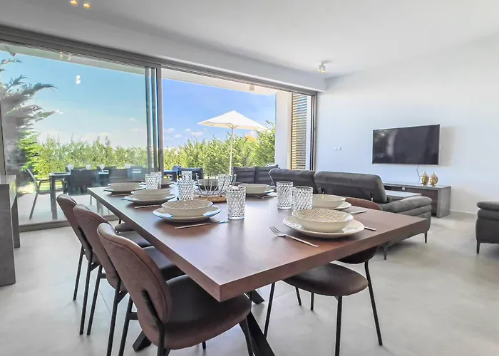 Vila Azure Vista Collection *