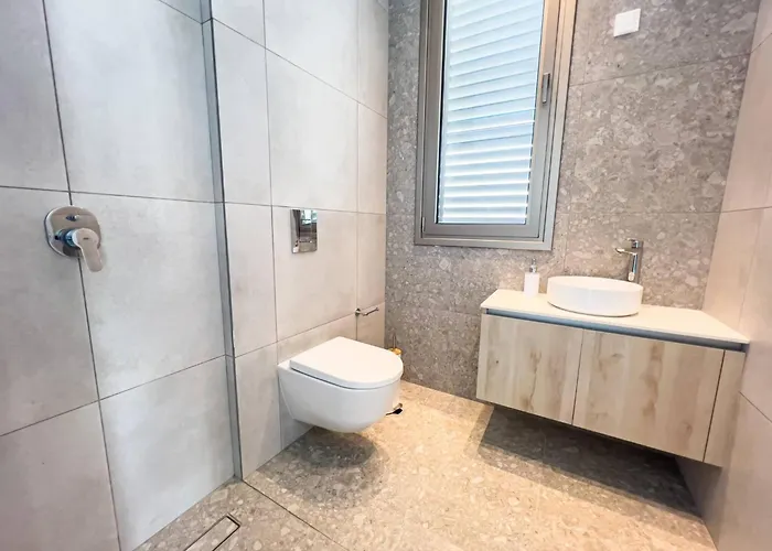 Vila Azure Vista Collection *